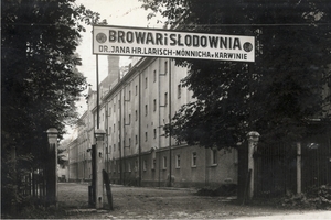 1939 - Vstupní brána do pivovaru.jpg