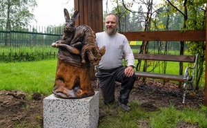 perex - Karel Buchta s králíky z klobouku.jpg