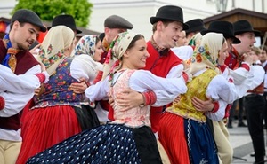 Prolínání kultur malá.jpg
