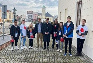 Mezinárodní den veteránů s typickými makovými květy. Foto: MRK